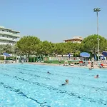 2 Bedroom Lovely In Apartment *
