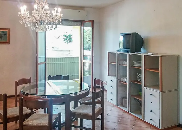 2 Bedroom Lovely In Бибионе